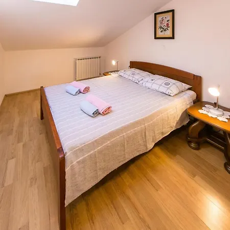 Cozy Apartment In Pula With Wifi Pula