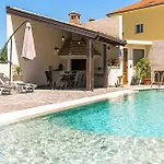 Appartement Lovely In With Wifi